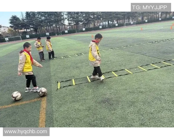 以学踢球为核心，探索青少年足球培养与技能提升的综合路径